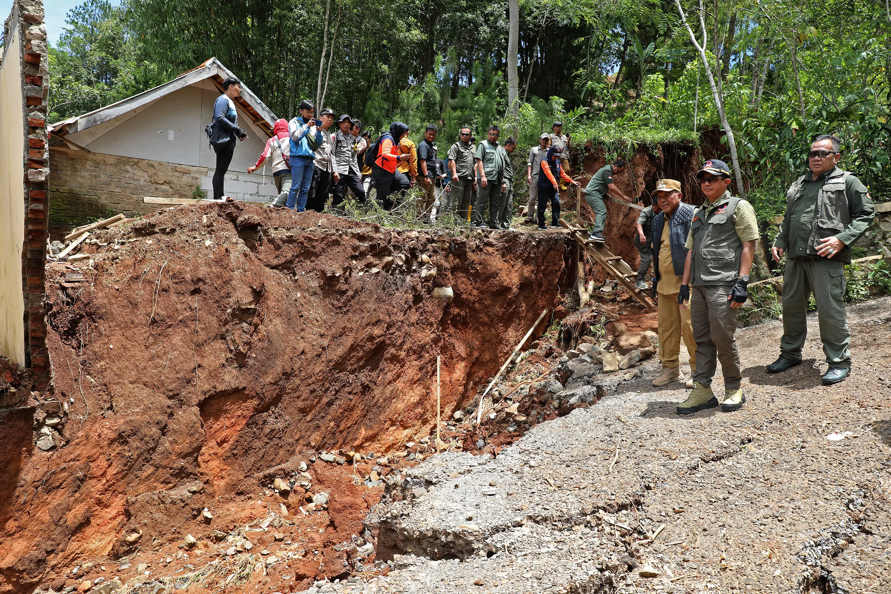 Fenomena Pergerakan Tanah di Bandung Barat, Pemerintah Akan Merelokasi Rumah Warga