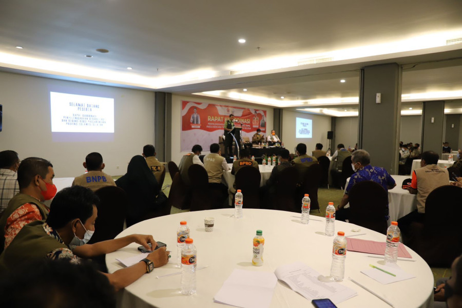 Rapat Koordinasi Penyelesaian Dana Hibah Rehabilitasi dan Rekonstruksi Pascabencana wilayah Sulawesi Selatan di Hotel Maxone, Kota Makassar, Provinsi Sulawesi Selatan, Jumat (19/8).