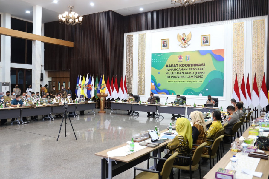 Rapat Koordinasi Penanganan Penyakit Mulut dan Kuku (PMK) wilayah Lampung di Kantor Gubernur Lampung, Rabu (10/8).