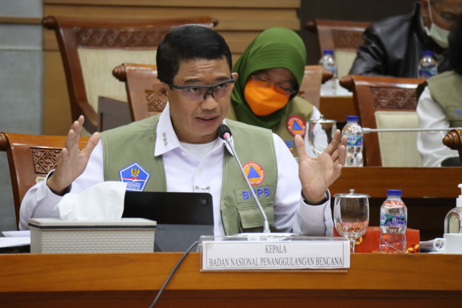 Kepala BNPB Memaparkan Evaluasi Penanganan Bencana di Indonesia di hadapan anggota Komisi VIII DPR RI, Senin (6/6).