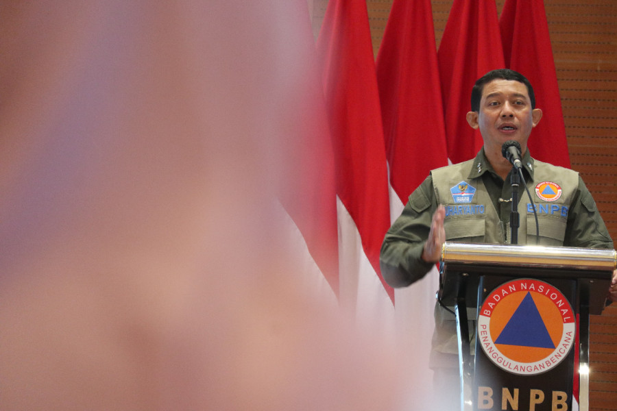 Kepala BNPB Letjen TNI Suharyanto memberikan arahan dalam kegiatan Pembinaan Pegawai di Lingkungan BNPB, Selasa (17/5), di Aula Dr. Sutopo Purwo Nugroho Graha BNPB, Jakarta.