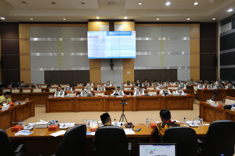 Kepala BNPB Beserta Jajaran Eselon I dan II Hadiri Rapat Dengar Pendapat dengan Komisi VIII DPR RI di Gedung DPR RI, Jakarta, Senin (6/6).