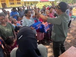 Kepala BNPB Tinjau Pengungsian Pascaerupsi Lewotobi Laki-Laki