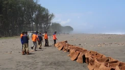 BPBD Kabupaten Cilacap Siapkan Tanggul Bronjong Sabut Kelapa Antisipasi Abrasi