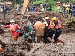 Operasi SAR Evakuasi 10 Warga Karo Korban Longsor