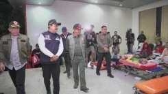 [UPDATE] – Tinjau Pos Pengungsian Banjir Kota Bekasi, Kapala BNPB Pastikan Pemenuhan Kebutuhan Dasar Warga Terdampak