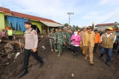 Kepala BNPB Tinjau Lokasi Banjir Lahar Hujan di Sumbar