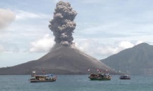 Wow, Gunung Anak Krakatau Meletus 576 Kali