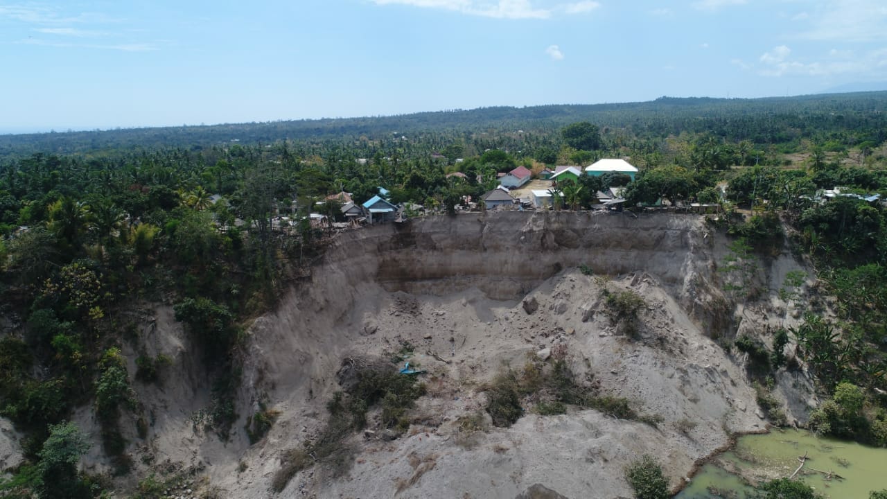 Victims Continue to Rise, 321 Died Due to Magnitude 7 Earthquake