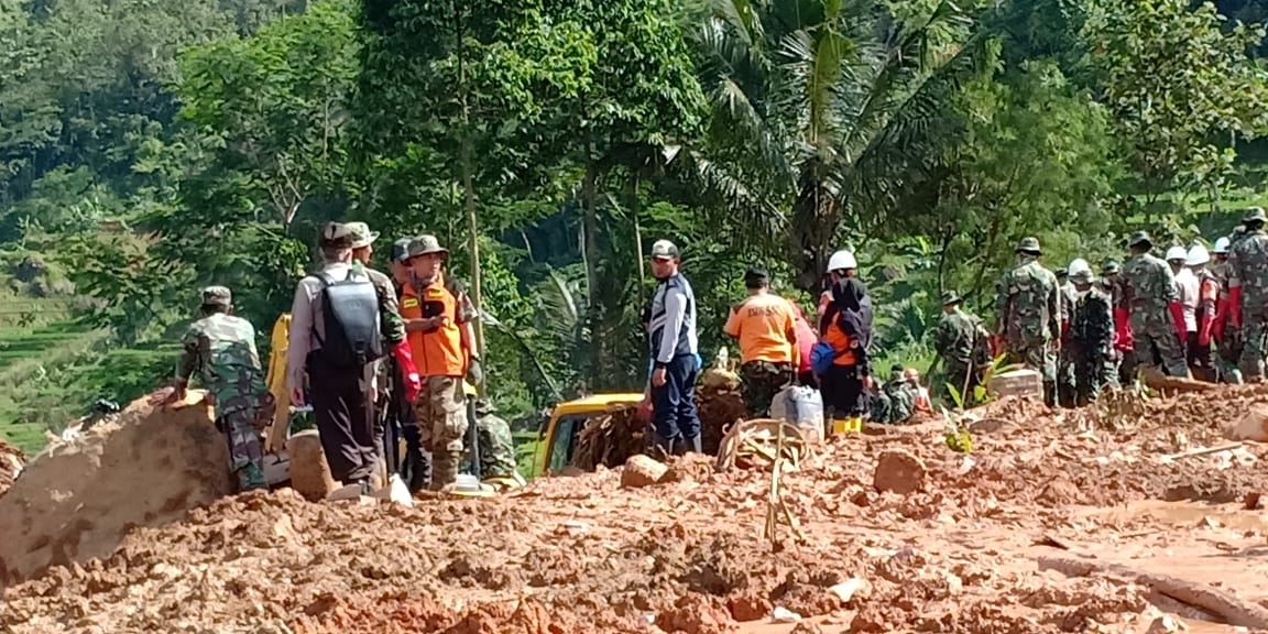 Tim SAR Gabungan Terus Evakuasi Korban Longsor Sukabumi: 18 Tewas dan 15 Hilang