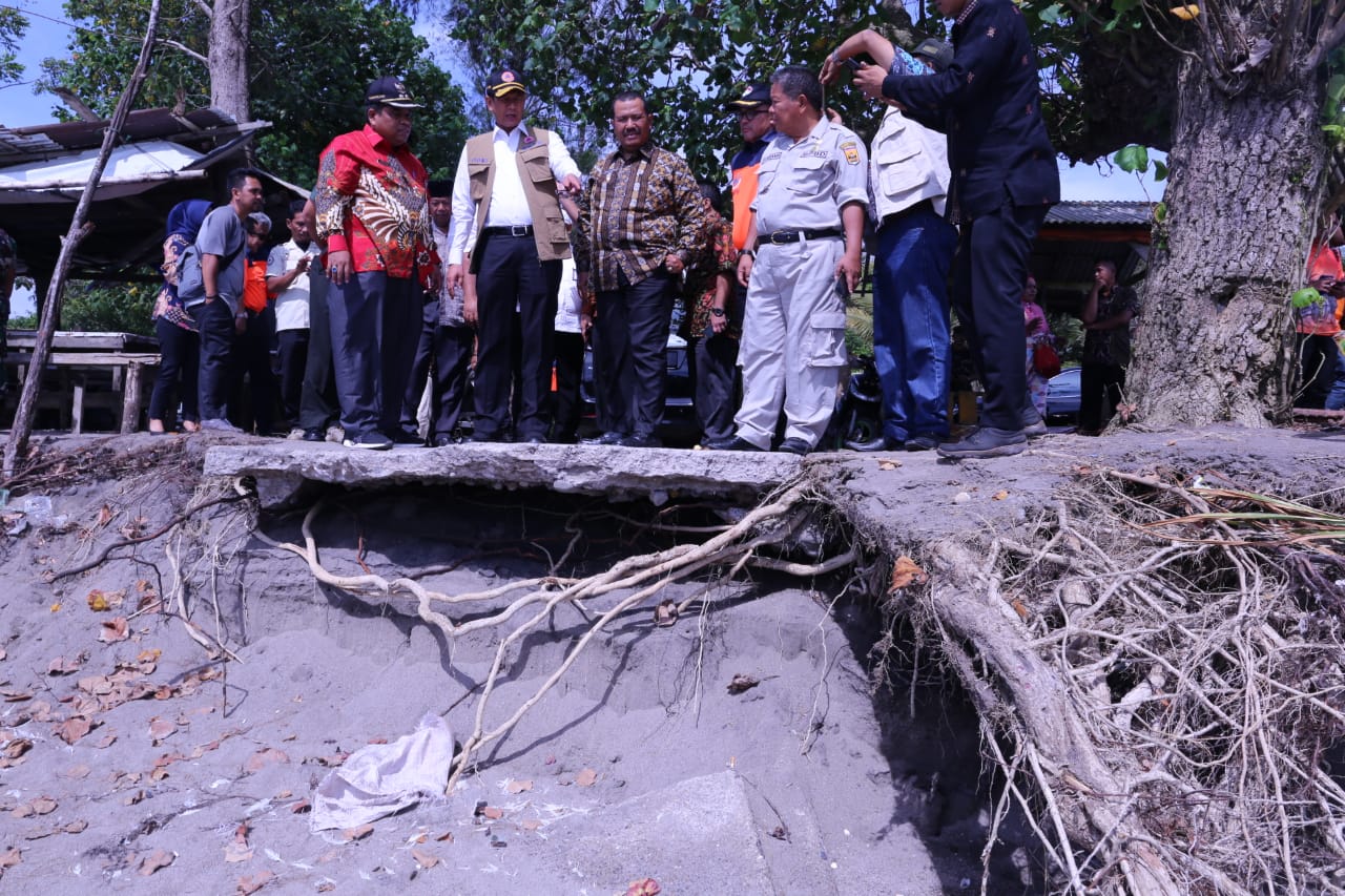 Penanaman Vegetasi Untuk Atasi Abrasi