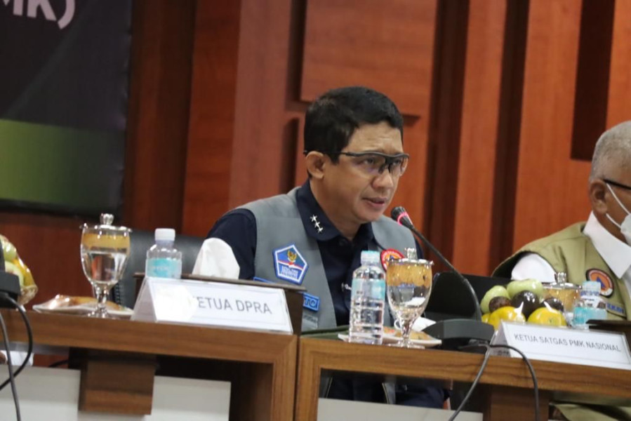Kepala BNPB/Ketua Satuan Tugas PMK Nasional Letjen TNI Suharyanto, S.Sos., M.M memberikan arahan dalam rapat koordinasi penanganan PMK di wilayah Provinsi Aceh di Kantor Gubernur Aceh, Rabu (3/8).