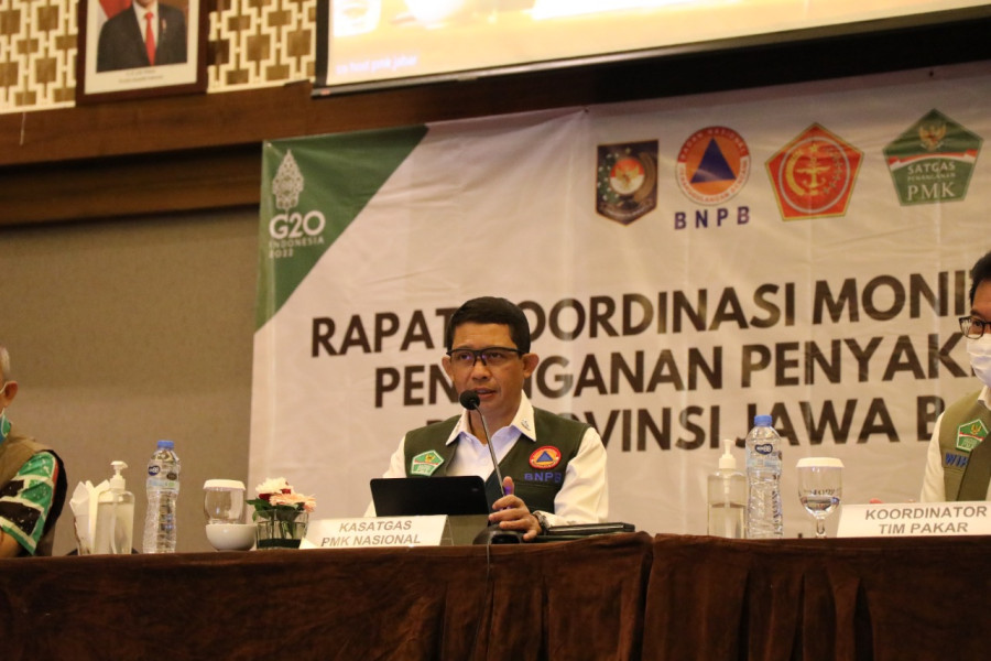 Ketua Satgas Penanganan PMK Nasional Letjen TNI Suharyanto pada Rapat Koordinasi Monitoring dan Evaluasi Penanganan PMK di Bandung, Jawa Barat, Jumat (21/10).