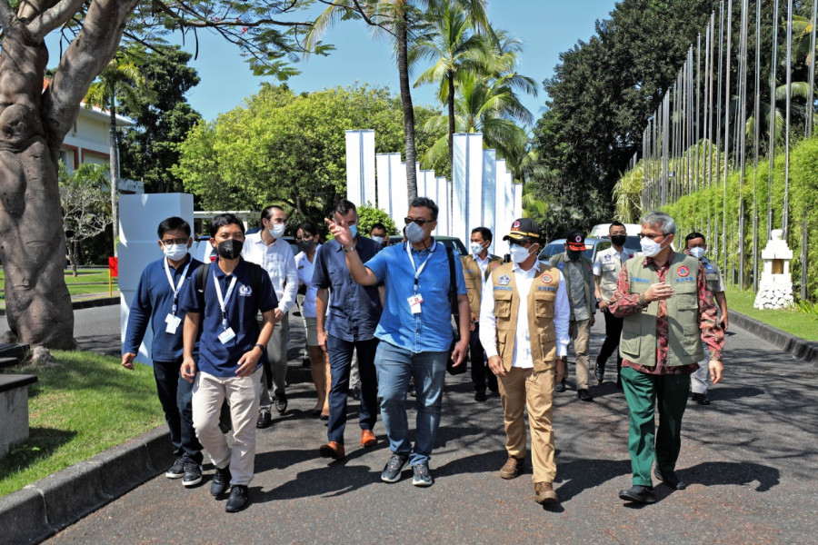 Kepala BNPB Letjen TNI Suharyanto S.Sos., M.M., bersama rombongan meninjau kesiapan penyelenggaraan Global Platform for Disaster Risk Reduction (GPDRR) ke-7 di bilangan Nusa Dua, Badung, Bali, Sabtu (21/5).