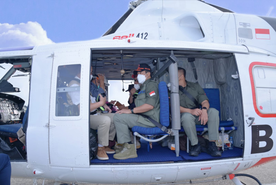 Kepala BNPB Letjen TNI Suharyanto dan rombongan bersiap bertolak menuju Kabupaten Cianjur, menggunakan helikopter dari Lanud Halim Perdana Kusuma, Jakarta, Selasa (22/11).