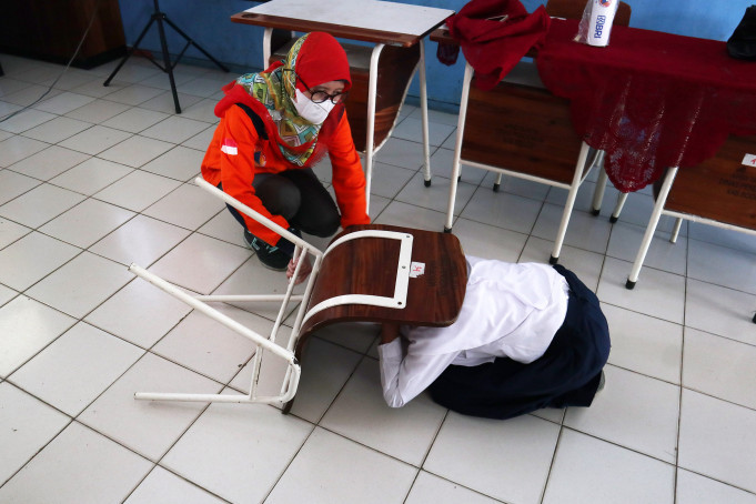 Siswa SMP di Bogor Ikuti Simulasi Evakuasi Mandiri Gempabumi