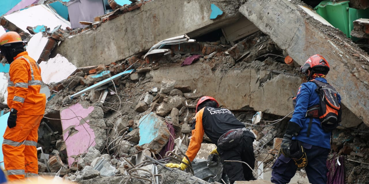 [Update] - Sebanyak 73 Orang Meninggal Akibat Gempa M6,2 di Sulawesi Barat