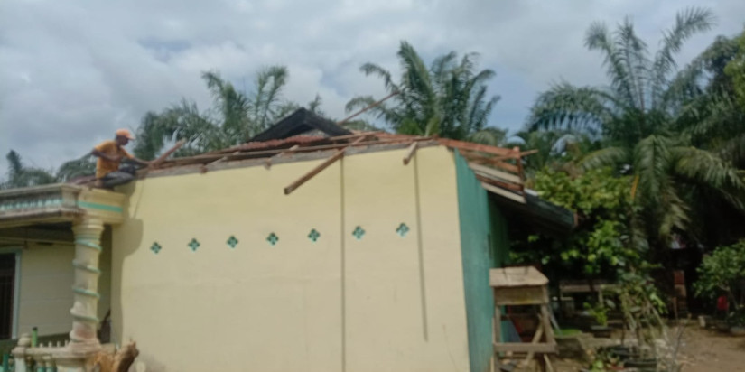 Angin Kencang Terjang Kabupaten Langkat, Sebanyak 74 Rumah Warga Alami Kerusakan