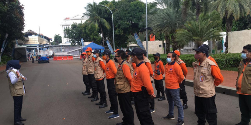 Penguatan Prokes Selama Ramadan, BNPB Pusatkan Pembagian Masker di Masjid Istiqlal dan Masjid Raya Kota Bogor