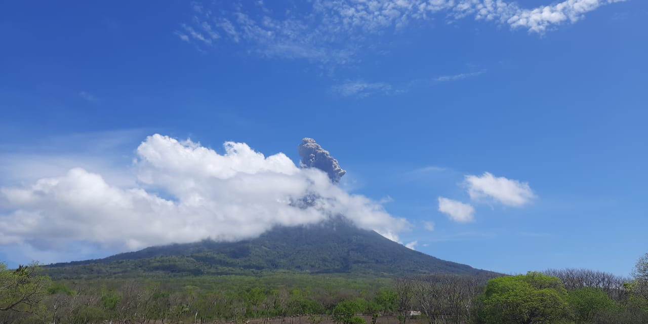 [Update] – Lebih 4.000 Warga Evakuasi Pascaerupsi Gunung Ili Lewotolok