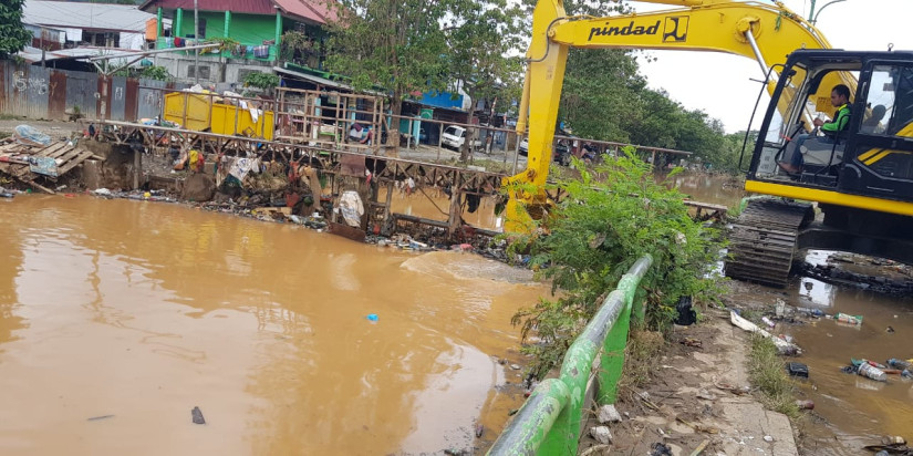 [Update] -  Banjir Sudah Surut, Warga Lakukan Pembersihan Rumah Pascabanjir di Kota Jayapura