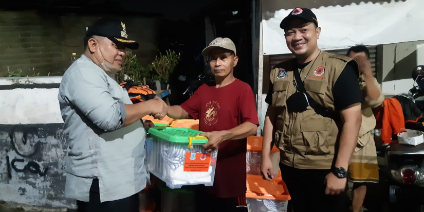 [UPDATE] - Banjir Berangsur Surut, BPBD Kota Tangerang Selatan Distribusikan Bantuan Logistik Bagi Warga Terdampak