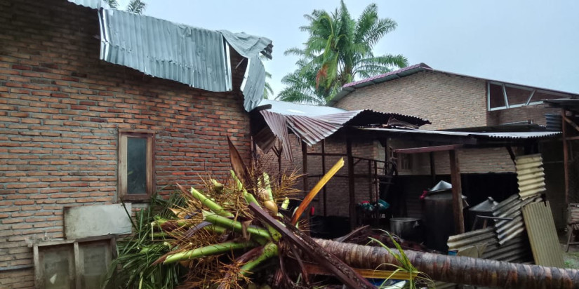 Angin Puting Beliung Mengamuk di Serdang Bedagai, 14 Rumah Porak-Poranda
