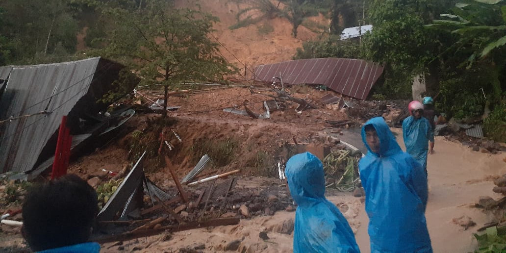 Tanah Longsor Akibatkan Warga Meninggal dan Kerusakan Rumah di Kabupaten Toraja Utara