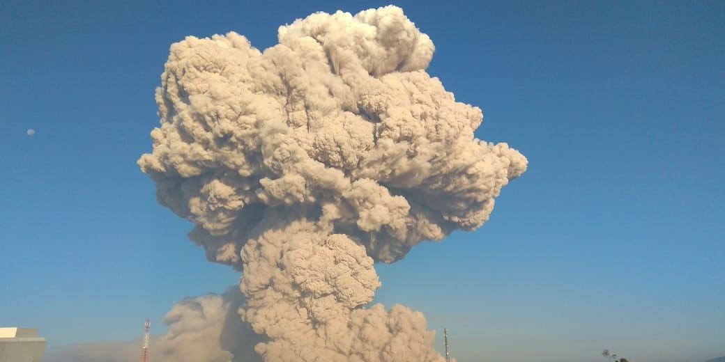 Kembali Bererupsi, Gunung Sinabung Luncurkan Awan Panas Sejauh 4.500 Meter
