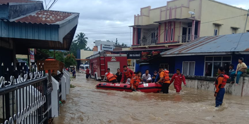 Banjir Merendam Dua Kecamatan di Kota Solok