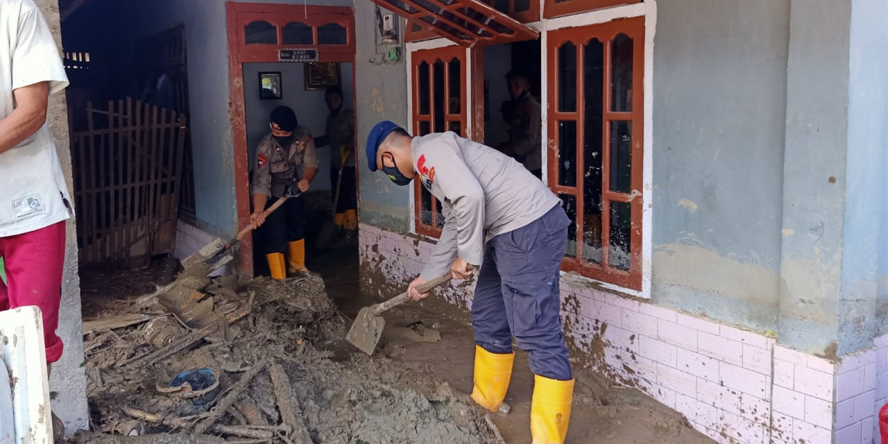 Banjir Bandang Bolaang Mongondow Surut, BPBD Bersama Lintas Instansi Gotong Royong Bersihkan Lumpur