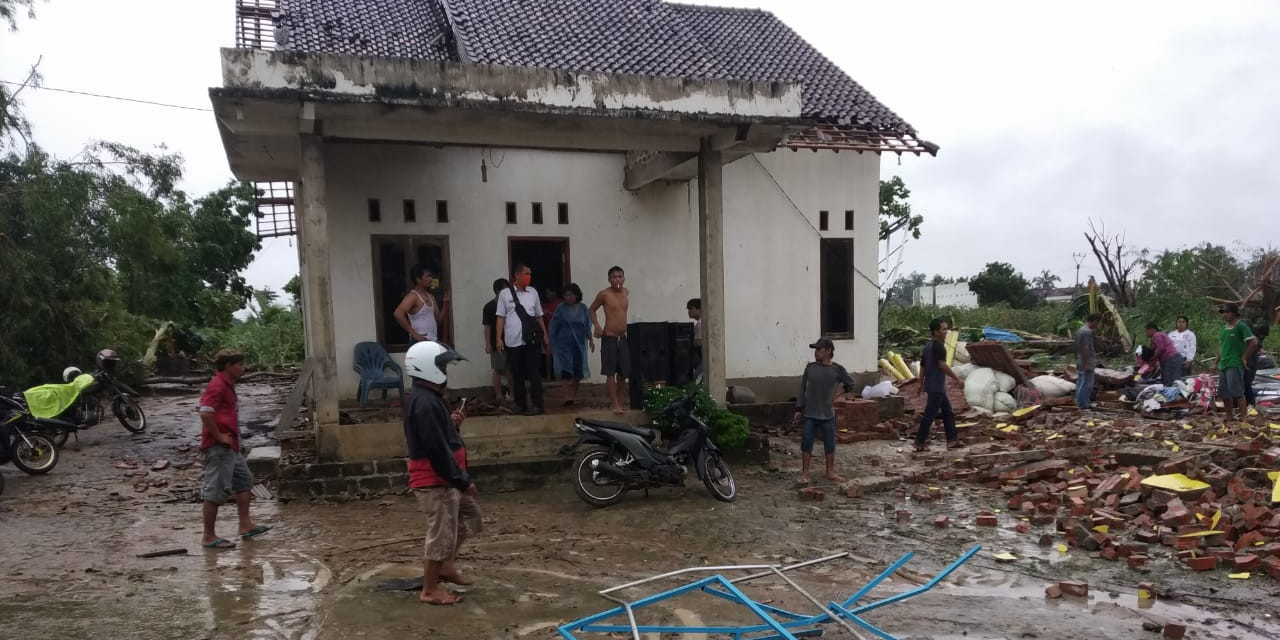 [Update] – Lebih dari 200 Rumah Warga Kabupaten Tulang Bawang Rusak Akibat Angin Puting Beliung