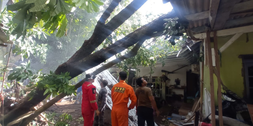 Rumah Warga Kota Bogor dan Tempat Usaha Rusak Akibat Angin Kencang
