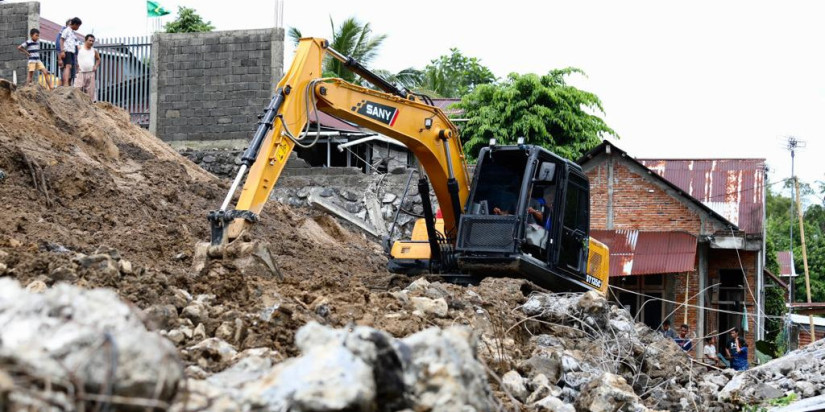 [UPDATE] – Pascabanjir dan Longsor Kota Manado, Warga Lakukan Pembersihan