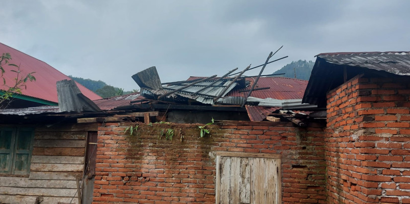 Satu Orang Terluka Pasca Terjangan Angin Puting Beliung di Kabupaten Tanah Datar