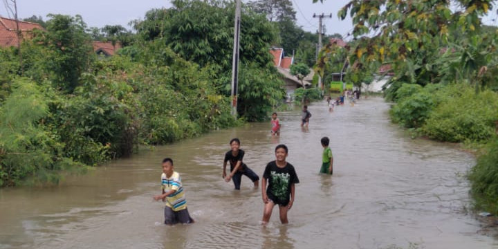 Banjir Melanda Pemukiman Warga Banyumas, Tiga Luka Ringan