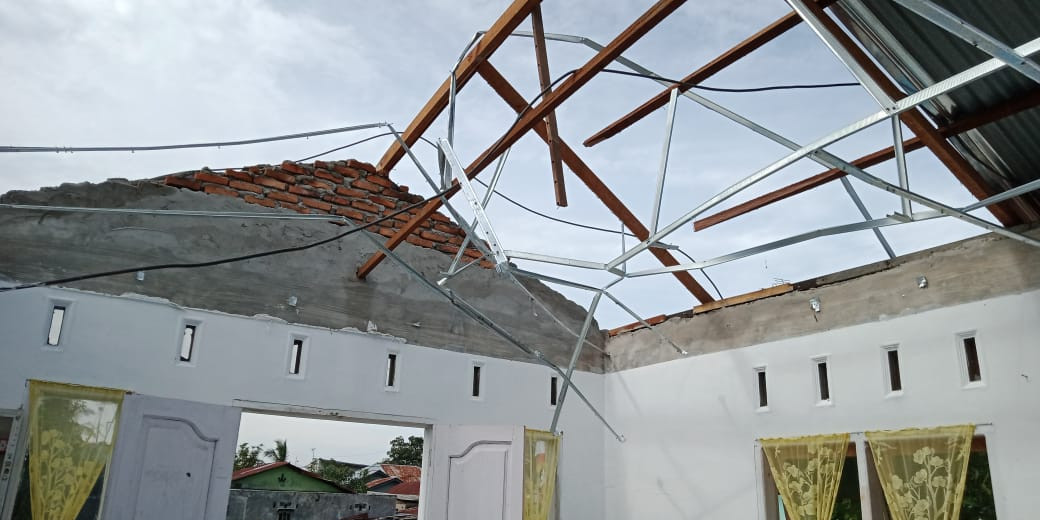 Angin Puting Beliung Terjang Tiga Kecamatan Di Kota Medan, Ratusan Rumah Warga Rusak