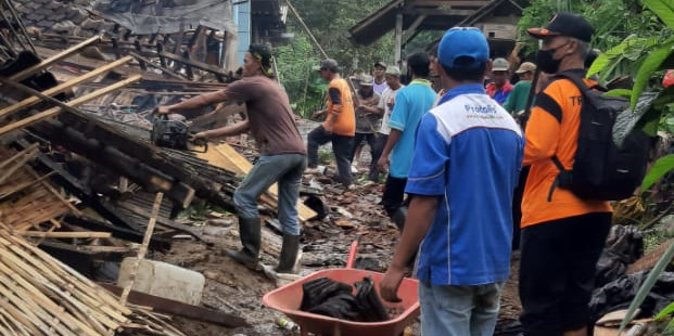 Empat Rumah Roboh, 270 KK Terisolir Akibat Tanah Longsor di Kabupaten Tulungagung
