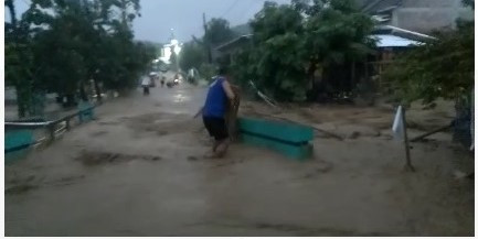 Tim Gabungan Bersihkan Material Lumpur Pasca Banjir Bandang Kabupaten Kudus Surut